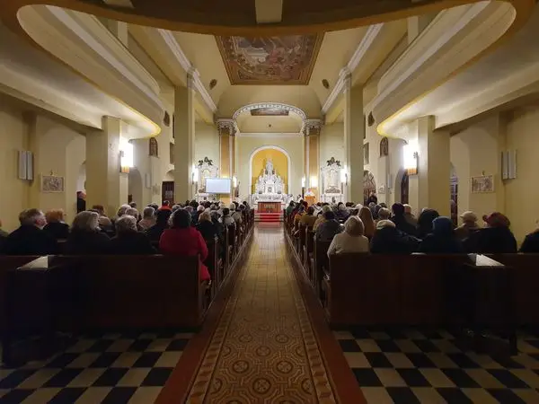 Szentségimádás taizéi énekekkel